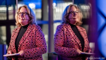 Automotive Forum Zwickau 2025 - Vortrag von Eva Baumeister von Vodafone zum Thema Digitslisierung und Connected Car