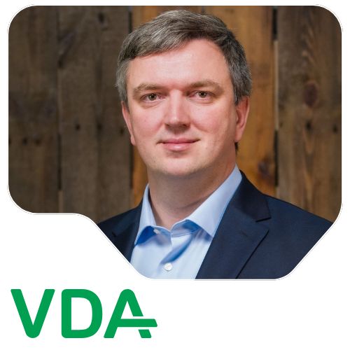 Dr. Manuel Kallweit vom Verband der deutschen Automobilindustrie ist Speaker auf dem Automotive Forum Zwickau 2026 - organisiert durch das Netzwerk Automobilzulieferer Sachsen - und spricht am 11.11.2026 zu den aktuellen Entwicklungen in der Automobilindustrie