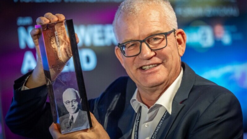 Dr. Jens Trepte von der imk health and intelligence ist Träger des August-Horch-Ehrenpreises 2025, der im Rahmen des Automotive Forums Zwickau am 21. Oktober 2025 verliehen wurde.